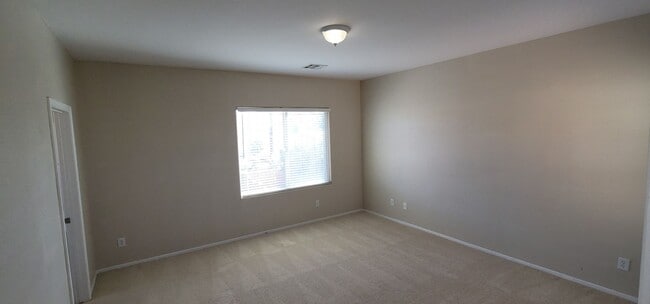 Building Photo - Immaculate 3 Bedroom Home in Aliante