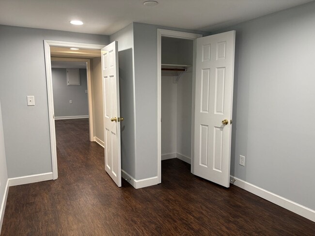 Building Photo - 4 bedroom, 2 bathroom House in Greensboro!