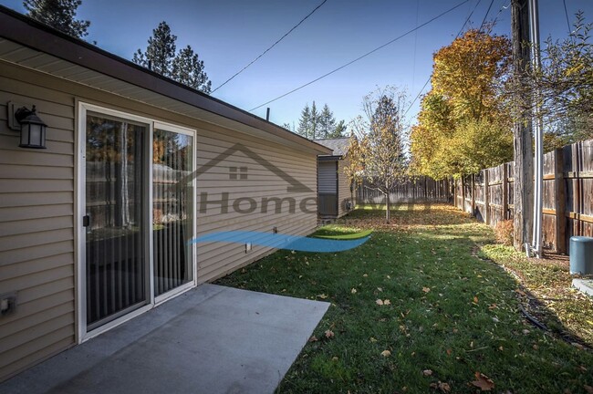 Building Photo - Beautiful 1 Bed 1 Bath Cottage Centrally L...