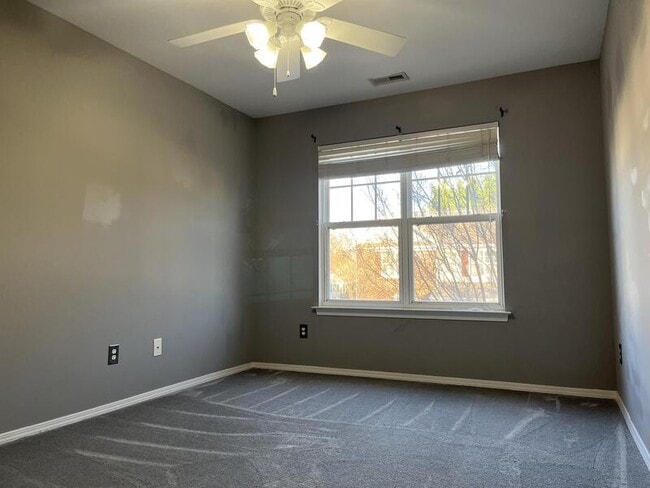 Building Photo - 8217 Beaded Stone St