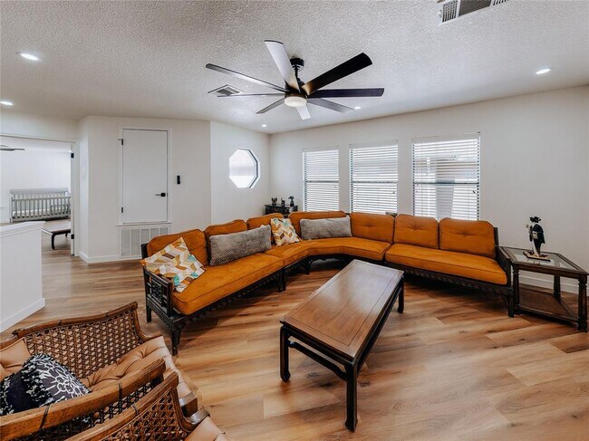 Building Photo - 2010 Carriage Club Dr