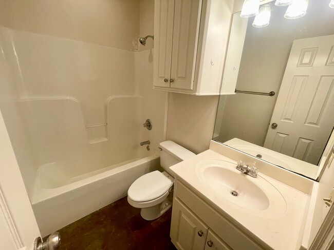 Building Photo - 3/2 For Rent in Germantown School District!