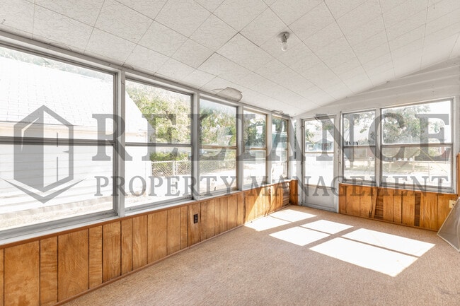 Building Photo - 440 S Osage St