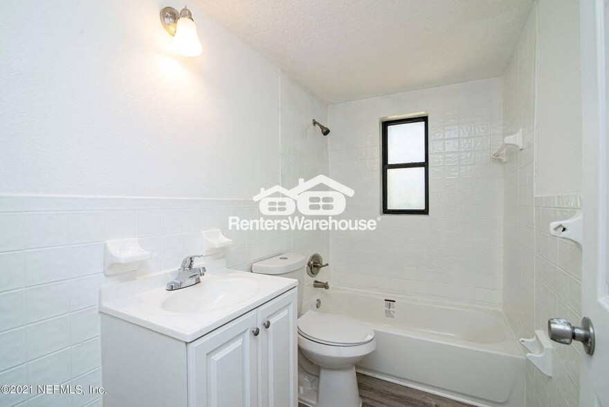 Building Photo - 4611 Marlboro Cir E
