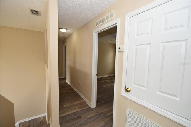 Building Photo - 27 Riverdale Ln
