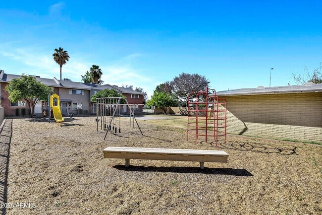 Building Photo - 14 E Hermosa Dr