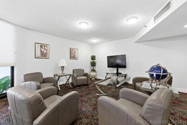 Building Photo - 1361 S Ocean Blvd