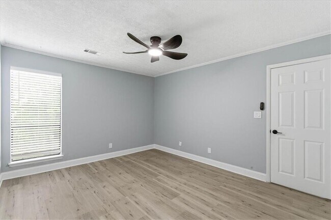 Building Photo - 2696 Greentree Dr SE