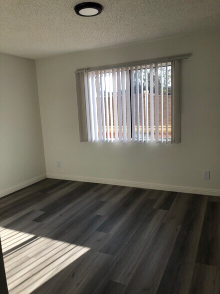 Building Photo - 4619 Rosewood Ave