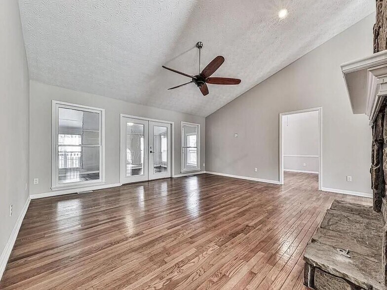 Building Photo - 2189 Chartwell Dr