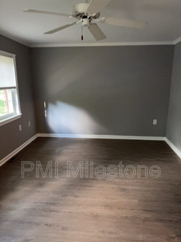 Building Photo - 749 Azalea Dr