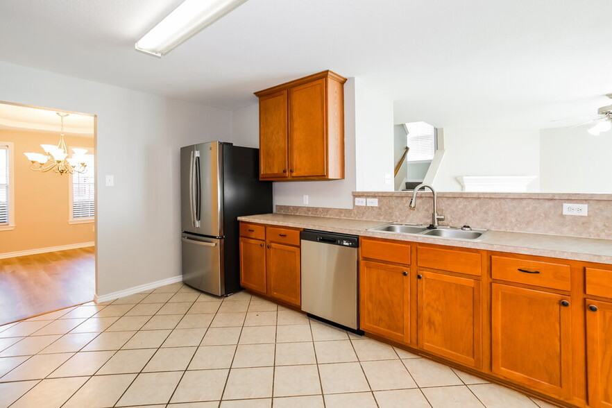 Building Photo - 9032 Wild Rose Ln