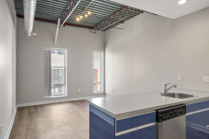 Primary Photo - Sleek Lofts