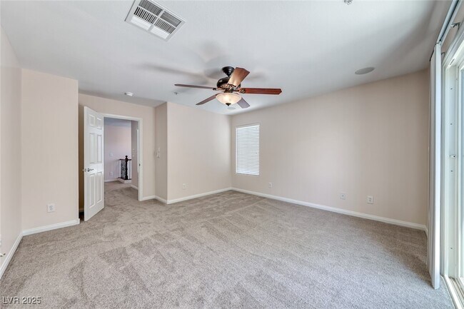 Building Photo - 708 Point Bluff St