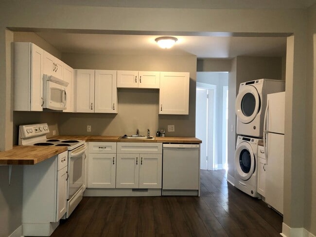 Primary Photo - 3 Bedroom Duplex in Madison $1700/mo. $170...