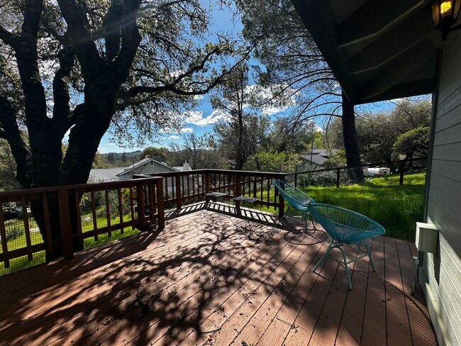 Building Photo - Spacious 4 bedroom, 3 bathroom home