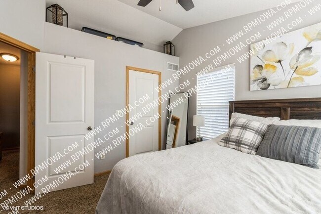 Building Photo - 15227 Alpine Dr