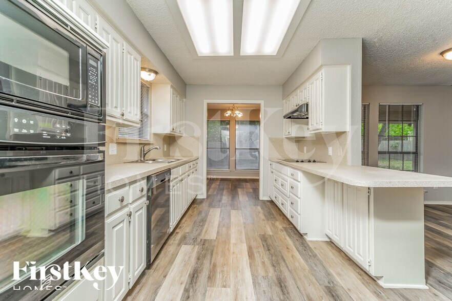 Building Photo - 5 Hastings Ct