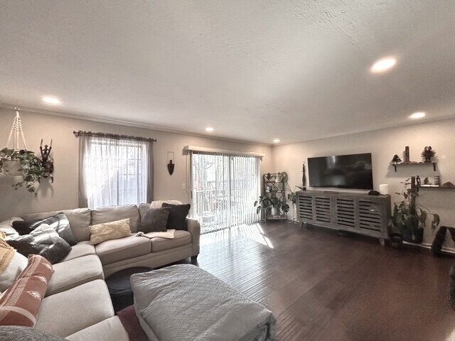 Building Photo - 6851 Roswell Rd