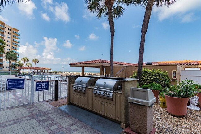 Building Photo - 880 Mandalay Ave