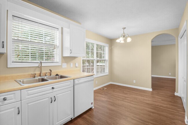 Building Photo - 3368 Marrast Dr
