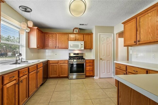 Building Photo - 1044 Breckenridge Dr