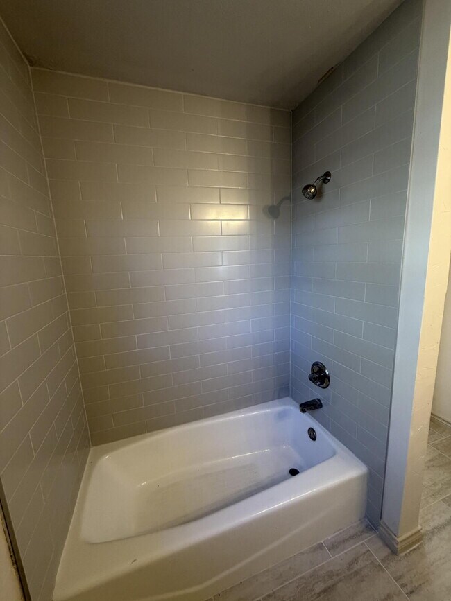 Building Photo - Charming 3-bedroom, 2-bath home in Tech Terrace!! Looking for 6 Mo Lease!