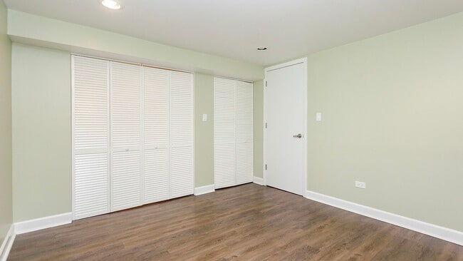 Building Photo - 100 Belle Plaine Ave