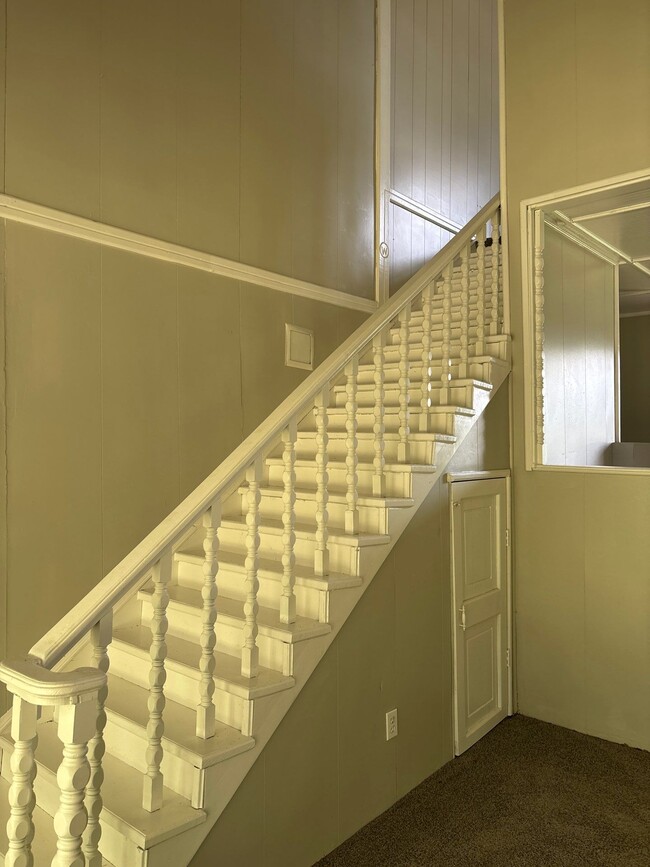 Building Photo - 211 Nance St