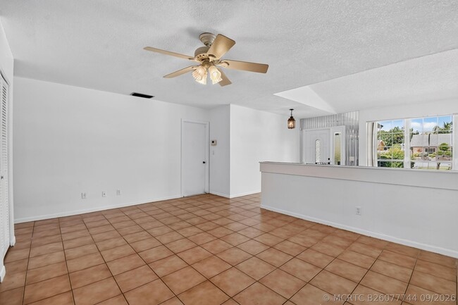Building Photo - 1102 Westchester Dr E