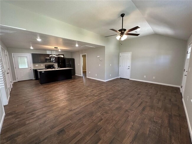 Building Photo - 412 S Byers Ave