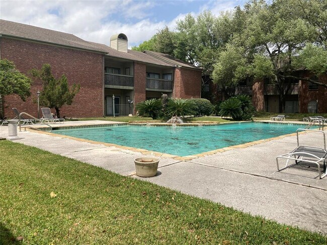Building Photo - 6500 Harbor Town Dr