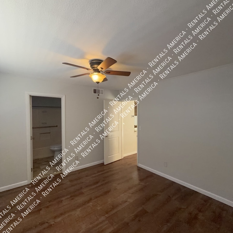 Building Photo - 520 N Stapley Dr