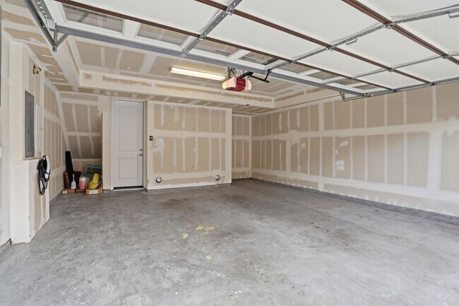 Building Photo - 621 Cinnamon Cir