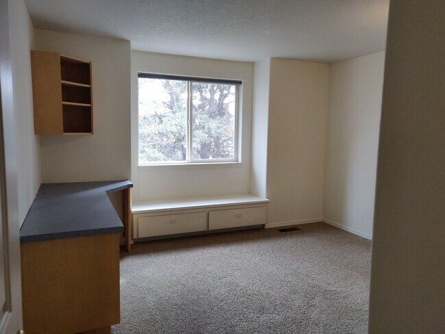 Building Photo - Spacious and charming, this two-story 4 be...