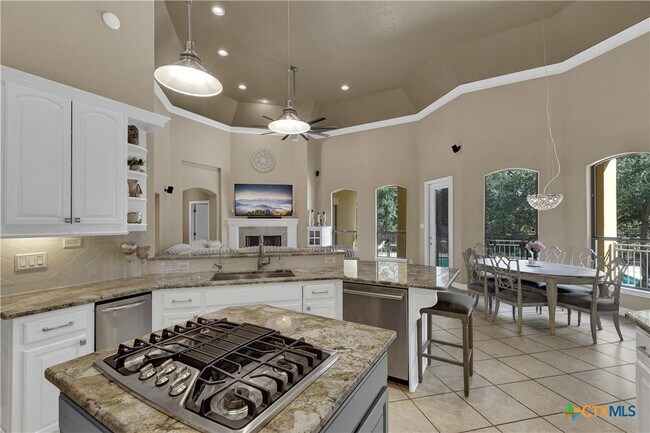 Building Photo - 9752 Trophy Oaks Dr