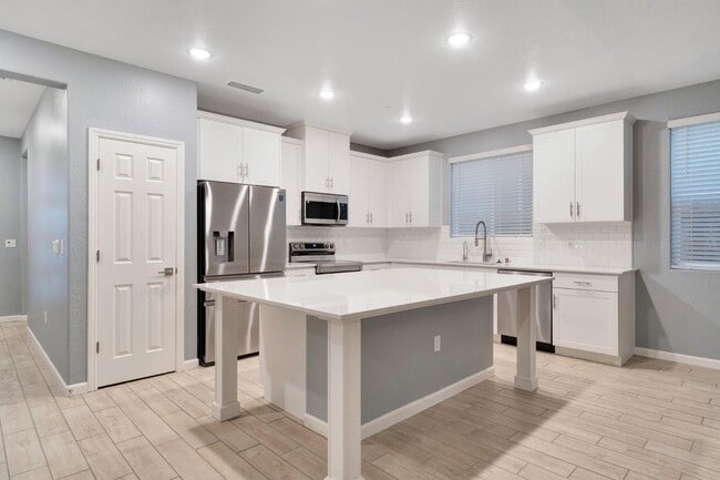 Building Photo - 141 Reunion Wy S