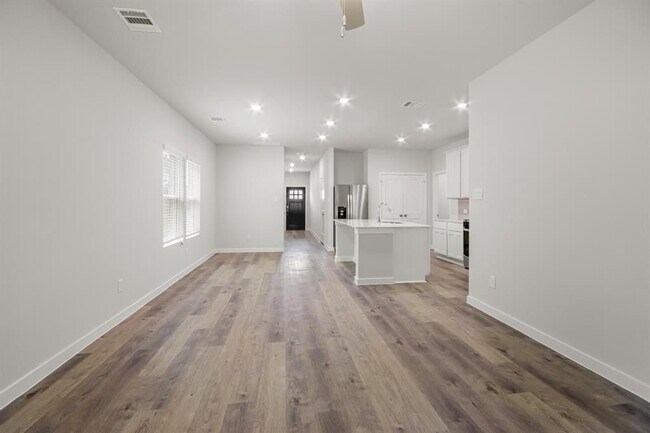 Building Photo - 7922 Alset Dr