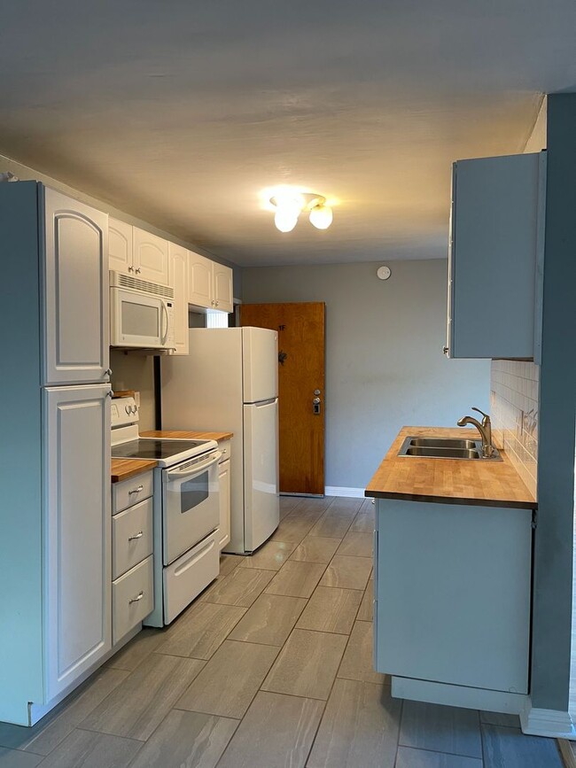 Primary Photo - Lovely 2 bed 1 bath condo at Sunset Meadow...