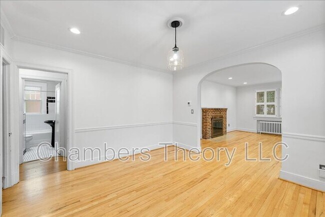 Building Photo - 1105 20th St