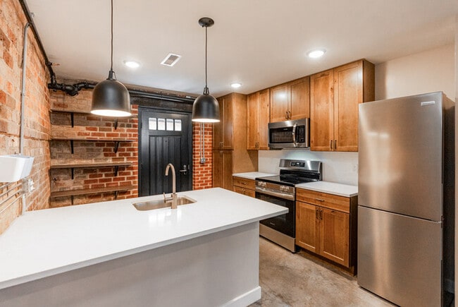 Building Photo - 225 Old South High St