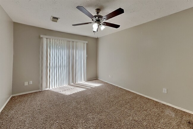 Building Photo - 11831 Oakner Dr