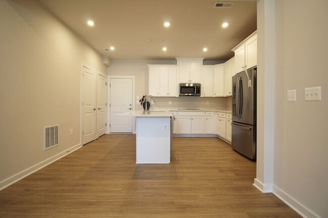 Building Photo - Well-located 2-bedroom