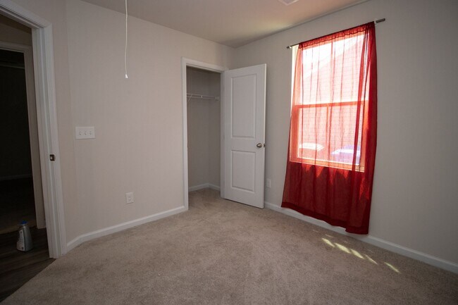 Building Photo - Gorgeous 3 Bedroom, 2 Bath ~ Minutes to Fort Jackson ~ Available Mid October!