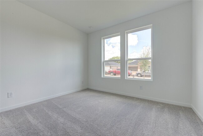 Building Photo - 400 Robin Ct