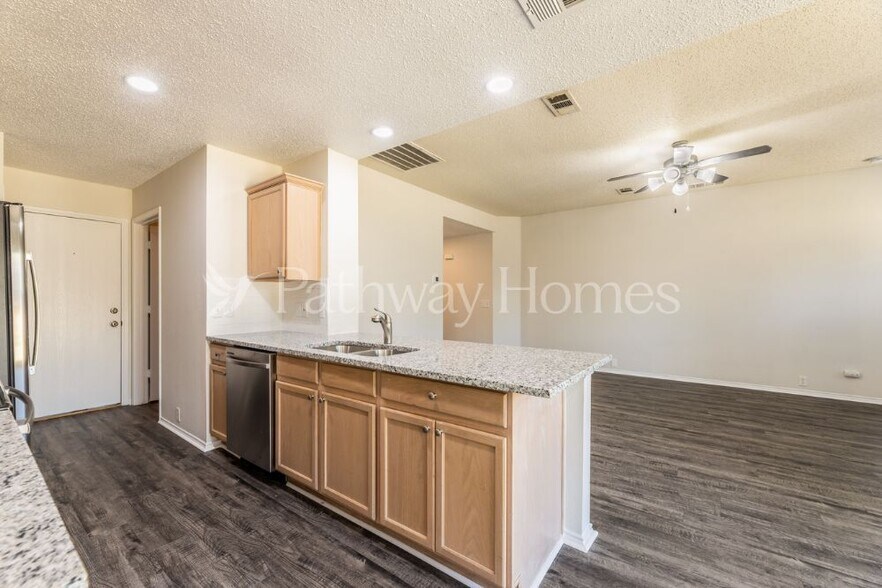 Building Photo - 1405 Dundee Dr