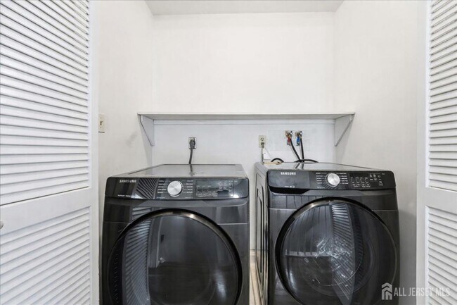 Building Photo - 18 Irongate