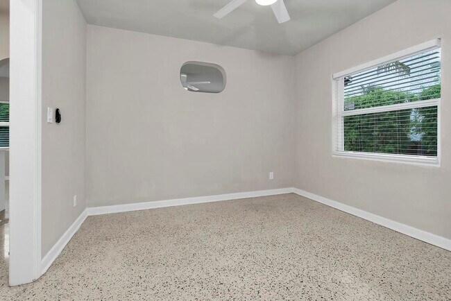 Building Photo - 17 Ocean Breeze