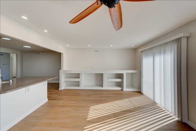 Building Photo - 11370 Travis Pl