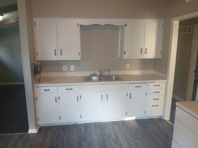 Building Photo - NEW Rate NOW! Beautiful 3 Bedroom Home in ...